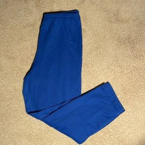 Very comfortable leisure pant with elastic waist. Size XL